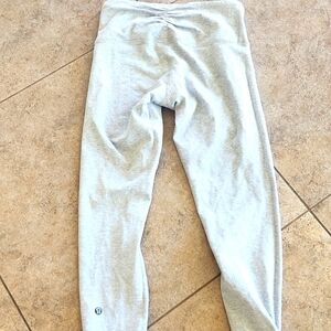 🌟Lululemon Athletica Light Gray Leggings – Stylish & Comfy🌟